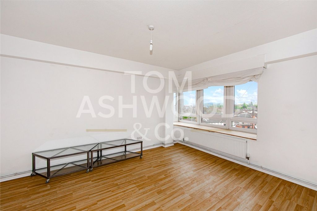 Property photo 2 of 8 Picture No. 15