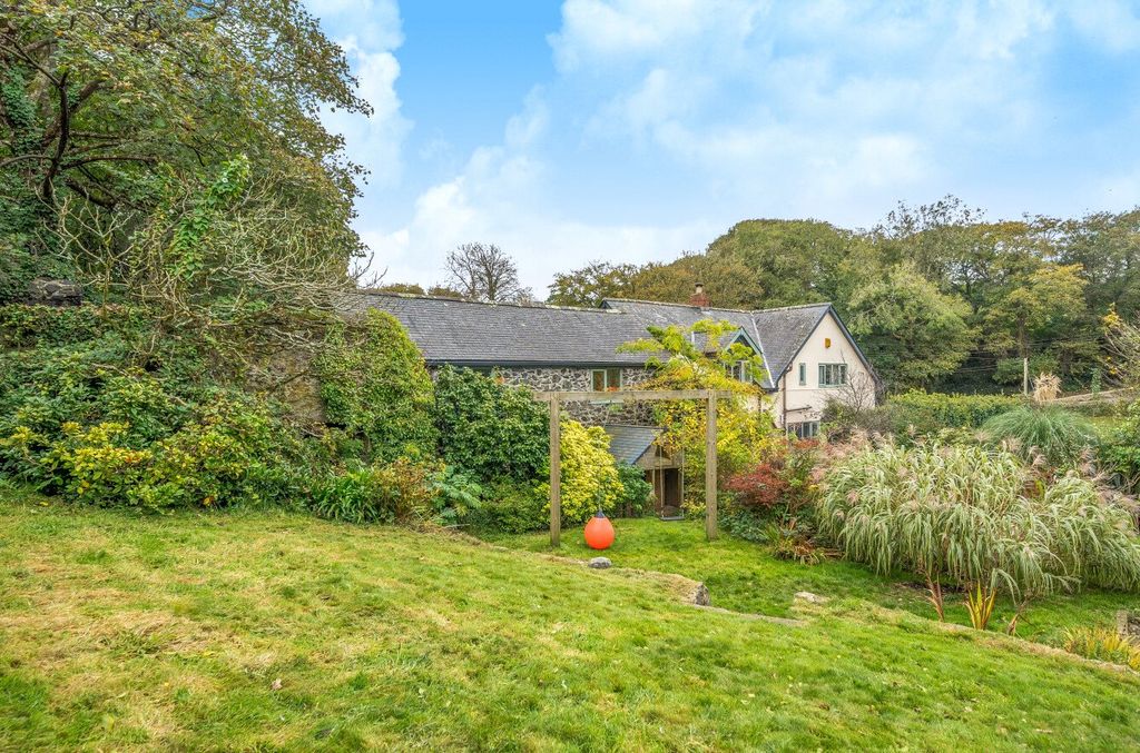 Property photo 2 of 22 Gardens