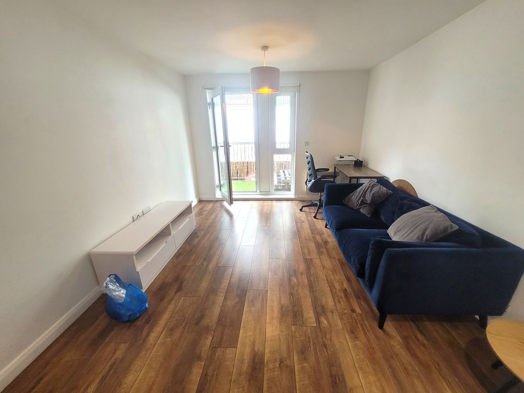 Property photo 1 of 6 Bedroom