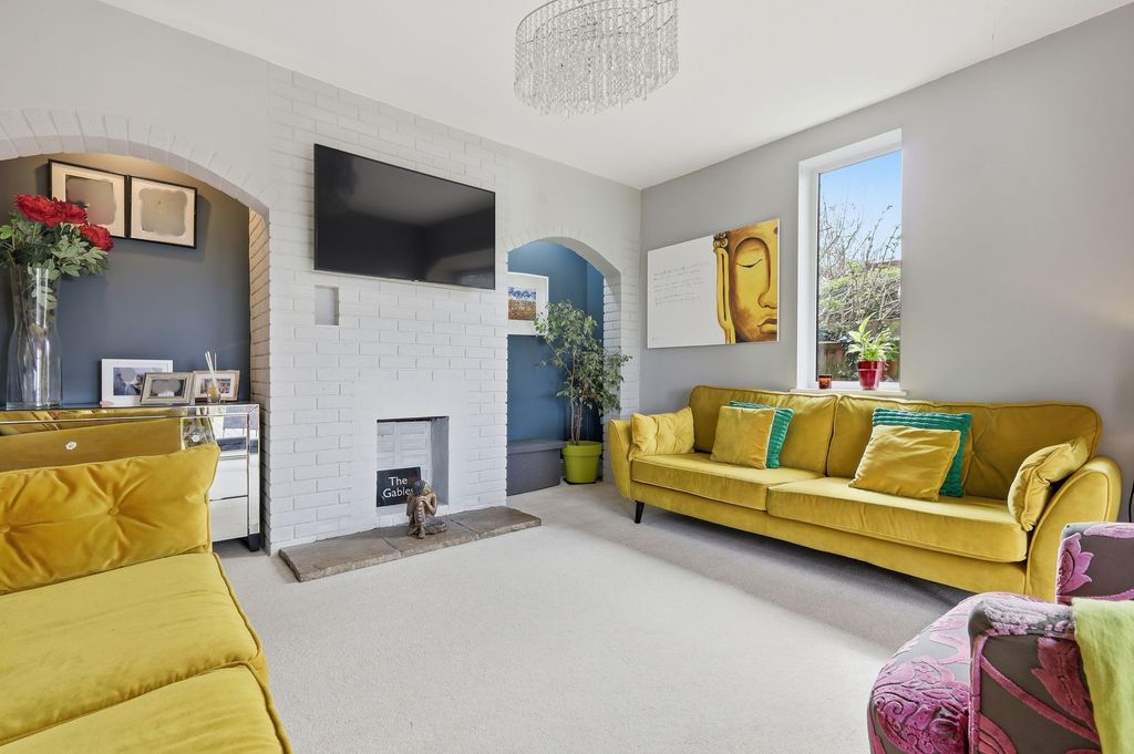 Property photo 2 of 19