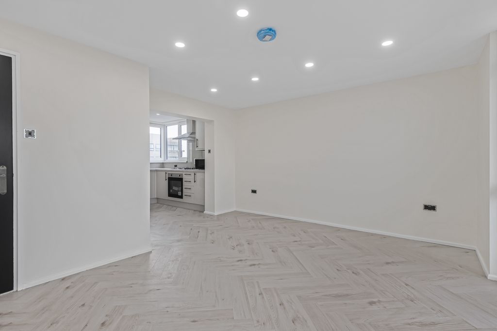 Property photo 2 of 14 Photo 11