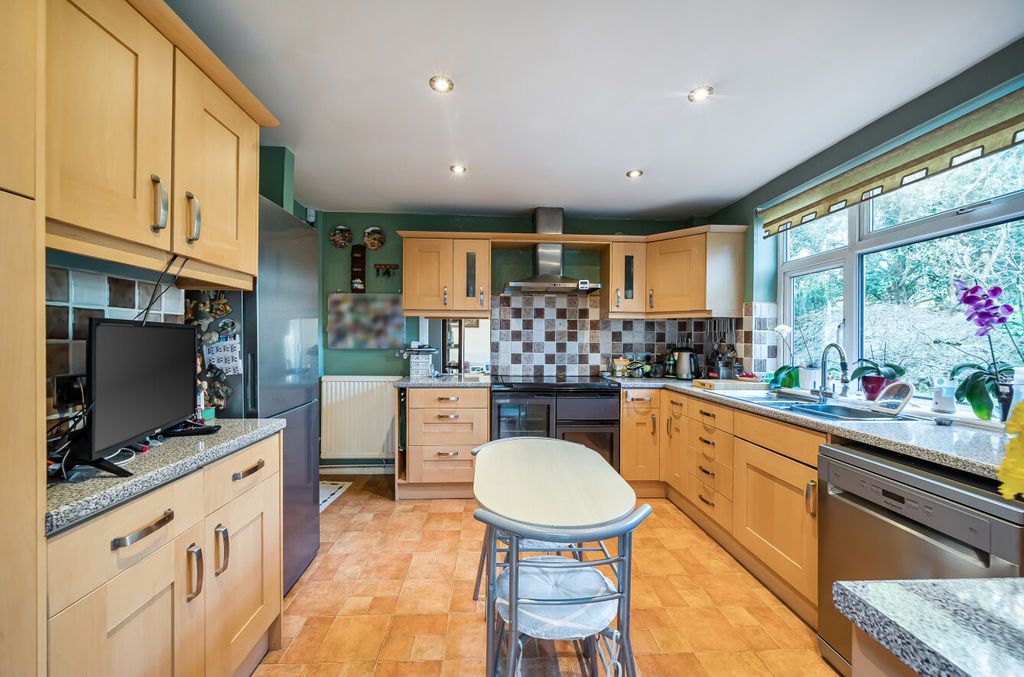 Property photo 3 of 20 Photo 6