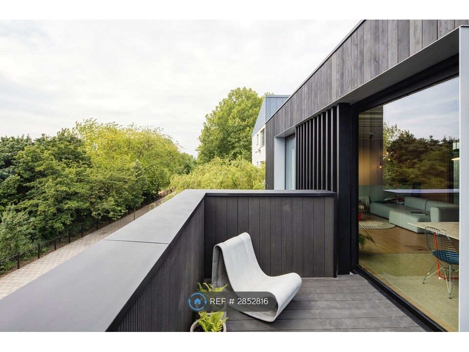 Property photo 3 of 10 Balcony