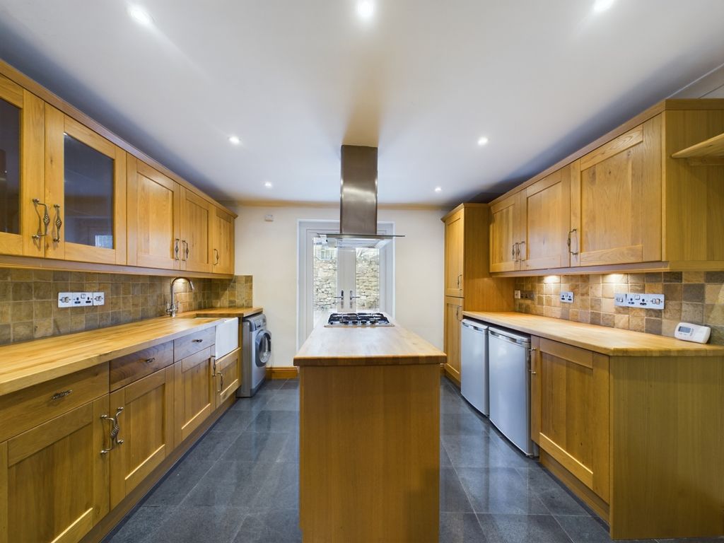 Property photo 3 of 8 Kitchen