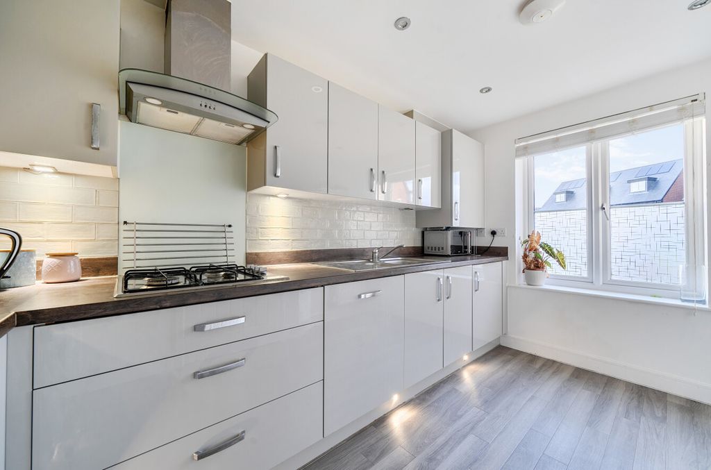 Property photo 3 of 15 1407681-12-6980De...