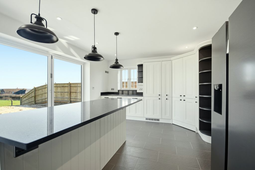 Property photo 2 of 37