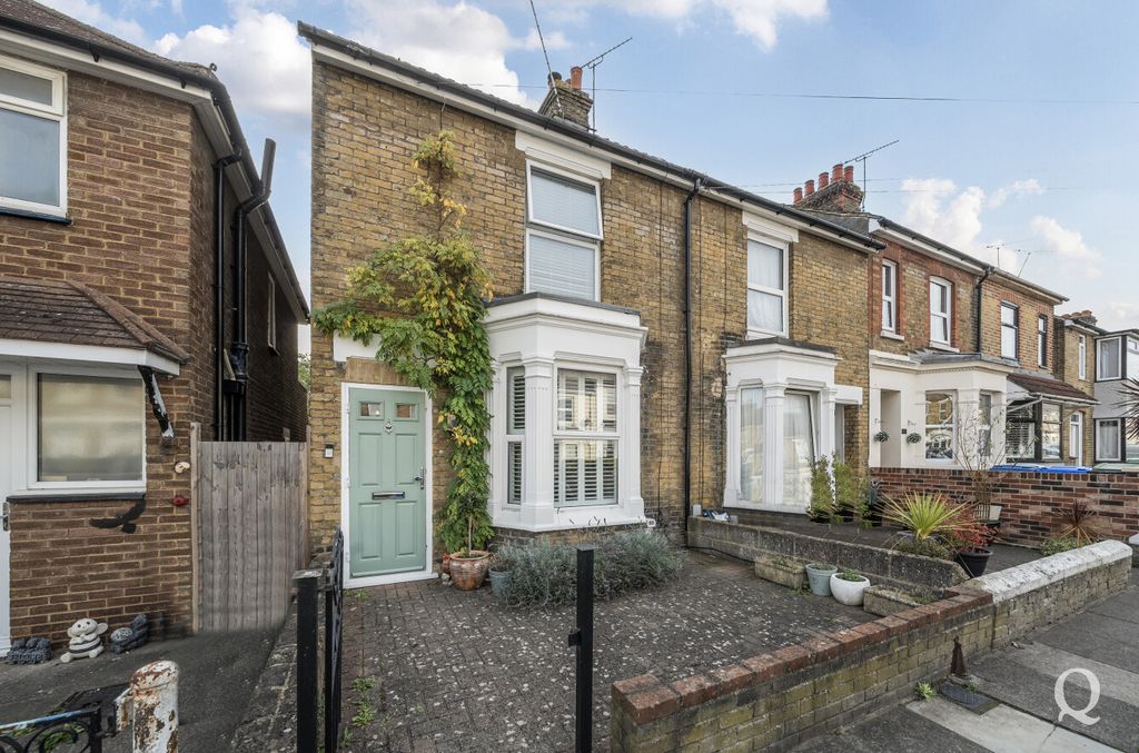 Property photo 1 of 23 E21Defb6-00E8-4E3...