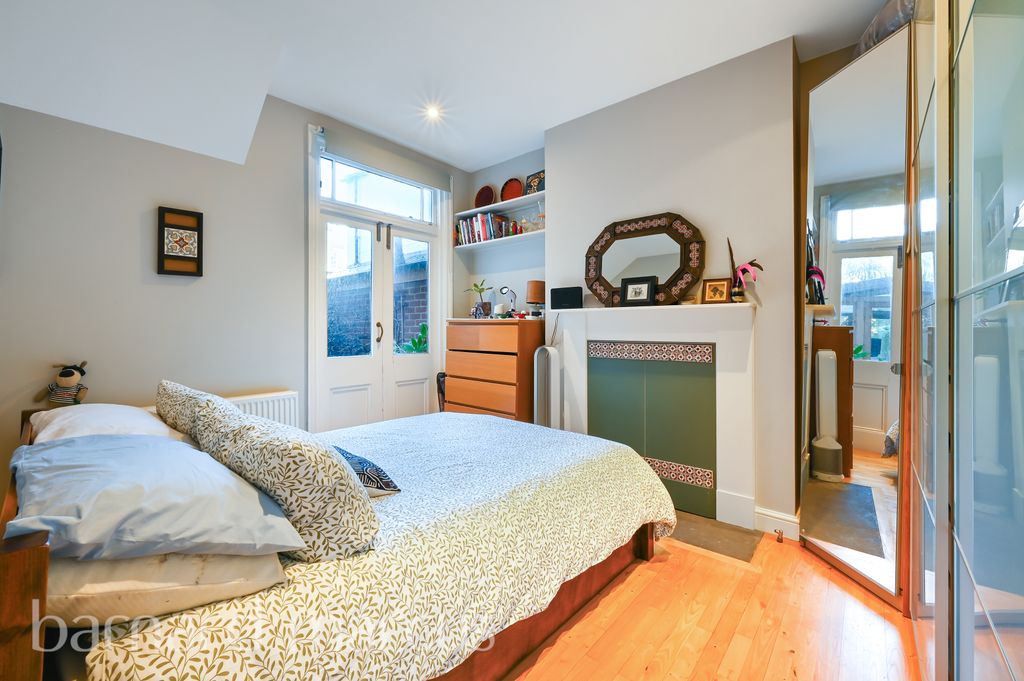 Property photo 3 of 9 Bedroom