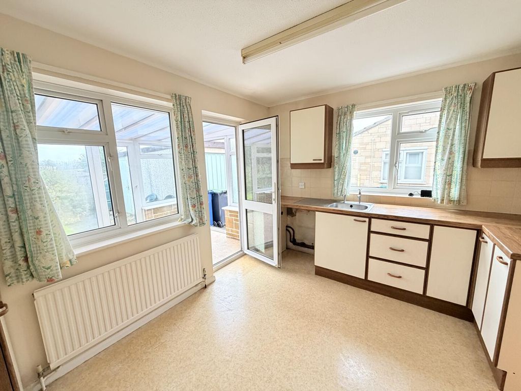 Property photo 3 of 8 Kitchen