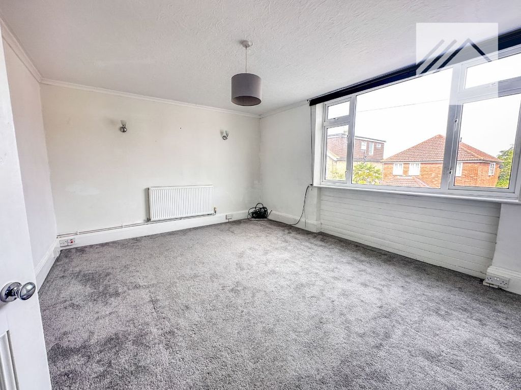 2 bed flat for saleMildmay Road, Burnham-On-Crouch CM0 photo 5