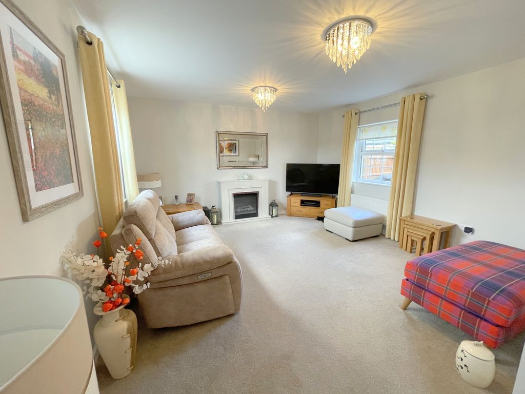 Property photo 3 of 27 Winterbourne Gardens
