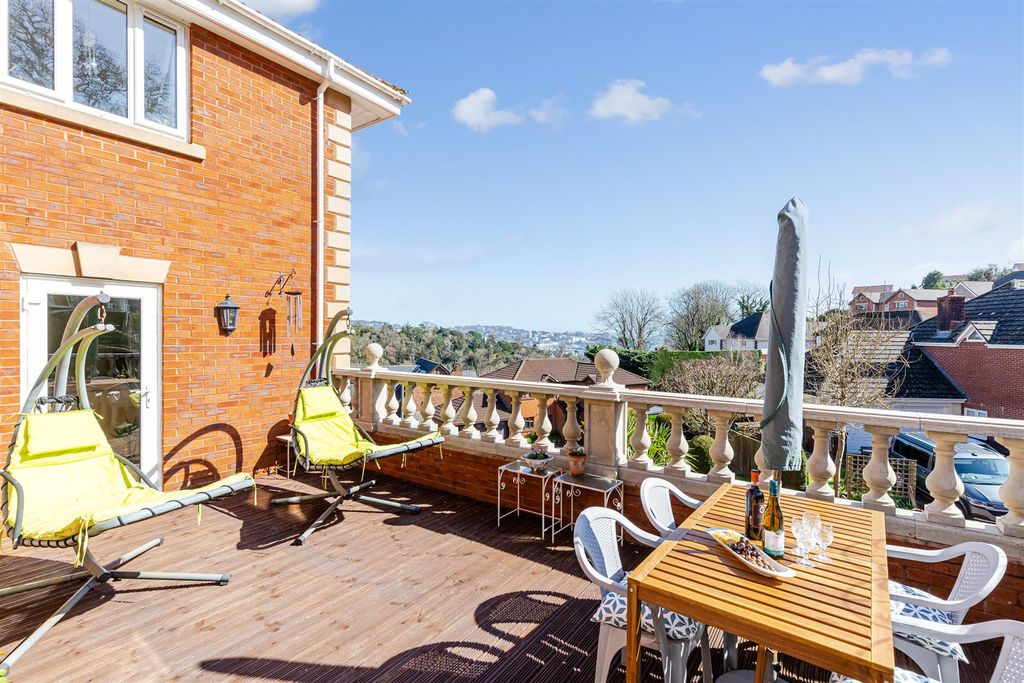 Property photo 2 of 31 A21 - 21 Stoneleigh Drive Torquay - 260318.Jpg
