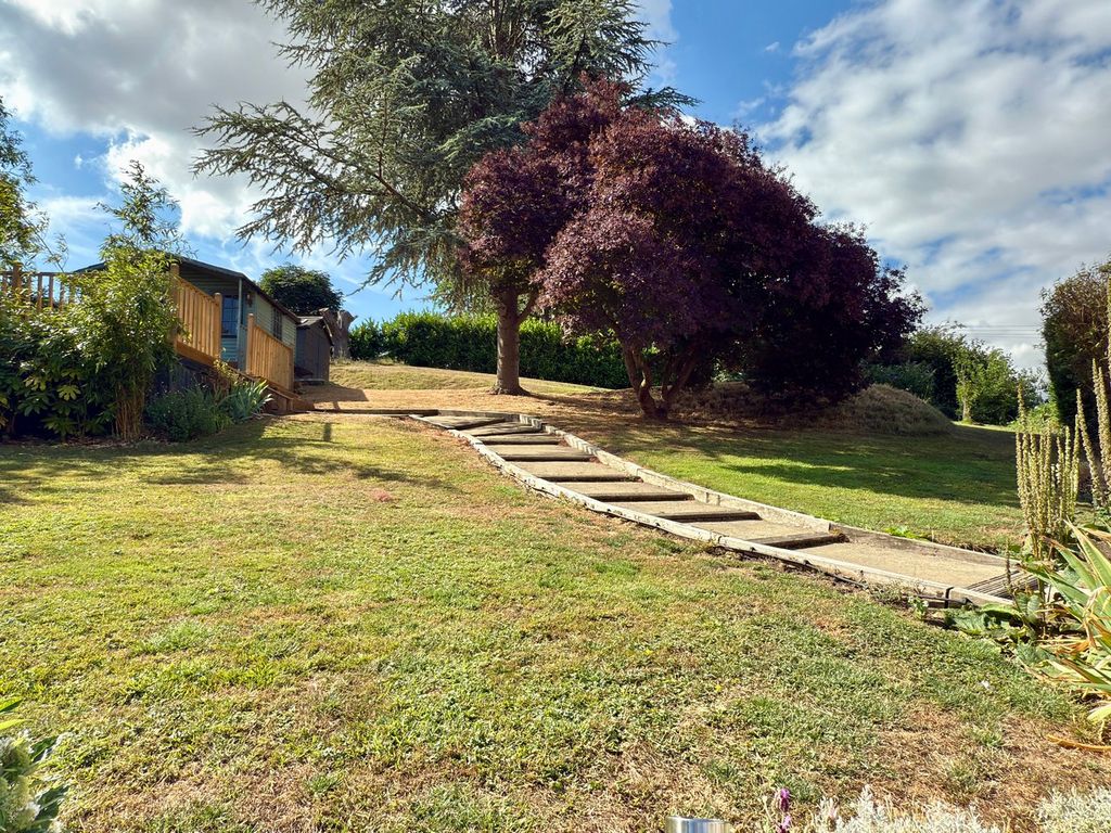 Property photo 2 of 20