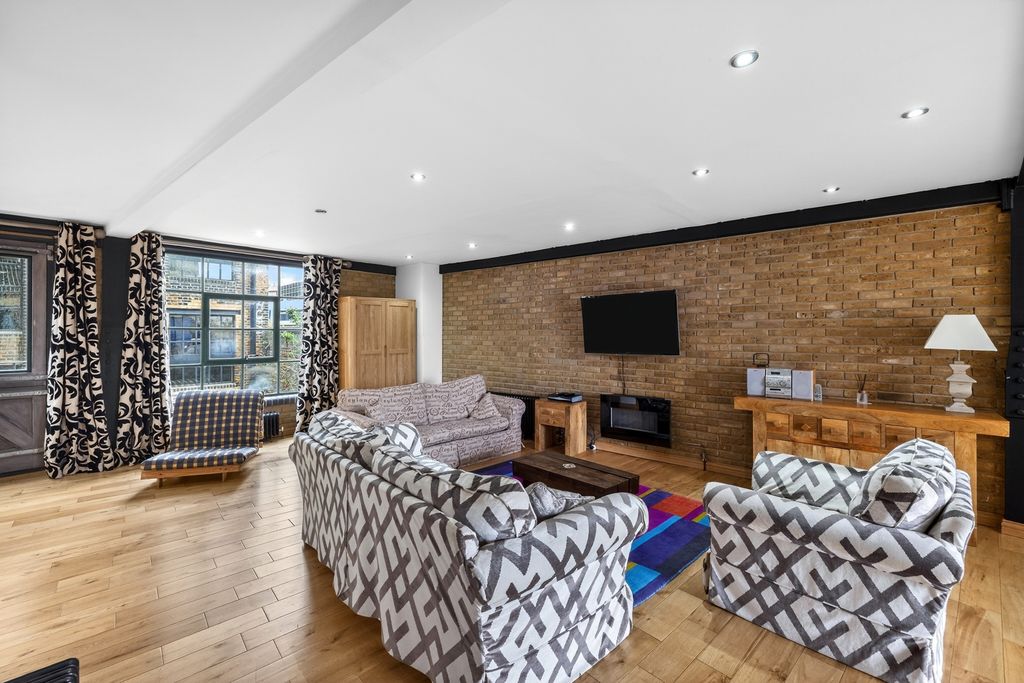 Property photo 2 of 20 Reception Room