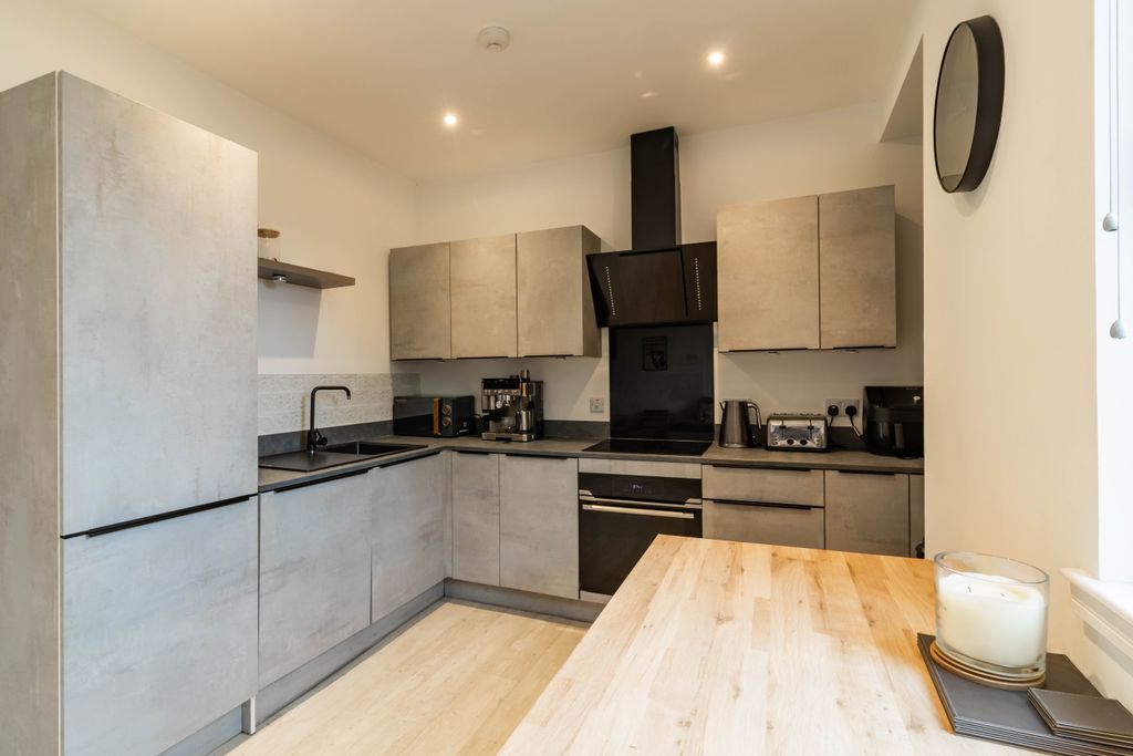 Property photo 1 of 20 Kitchen