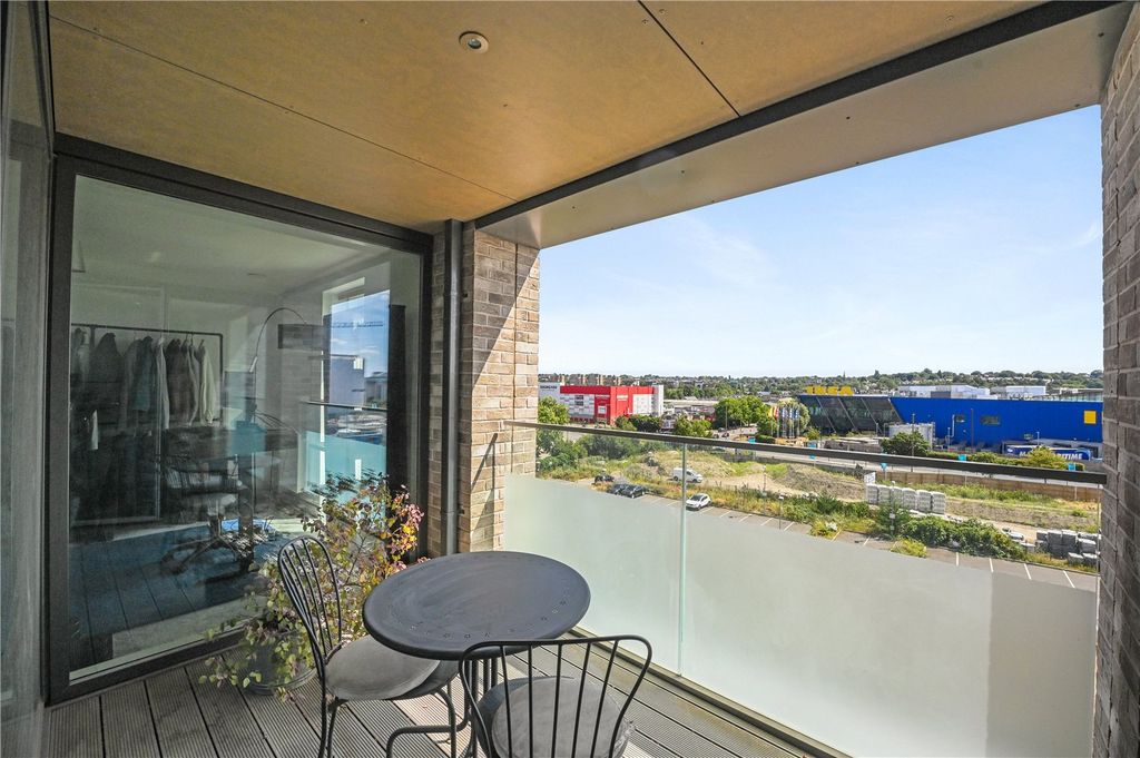 Property photo 3 of 18 Balcony
