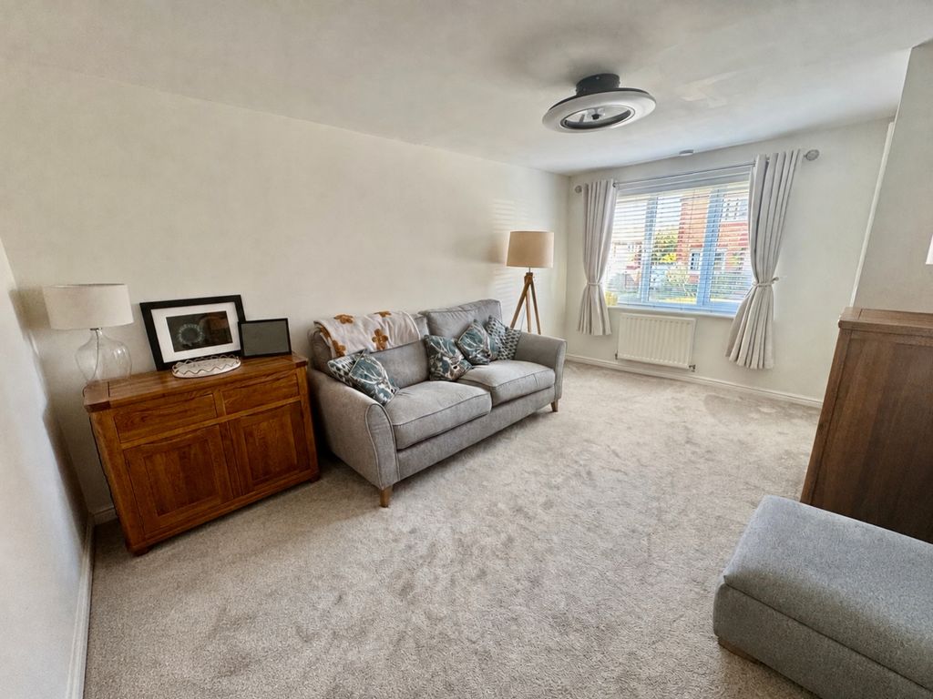 Property photo 3 of 10 919E495D-A2F5-4308-A134-Ae8CD6C0A8F0