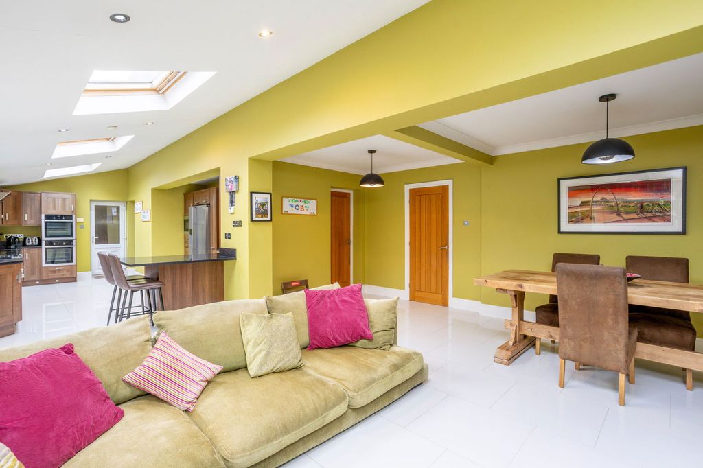 Property photo 3 of 26