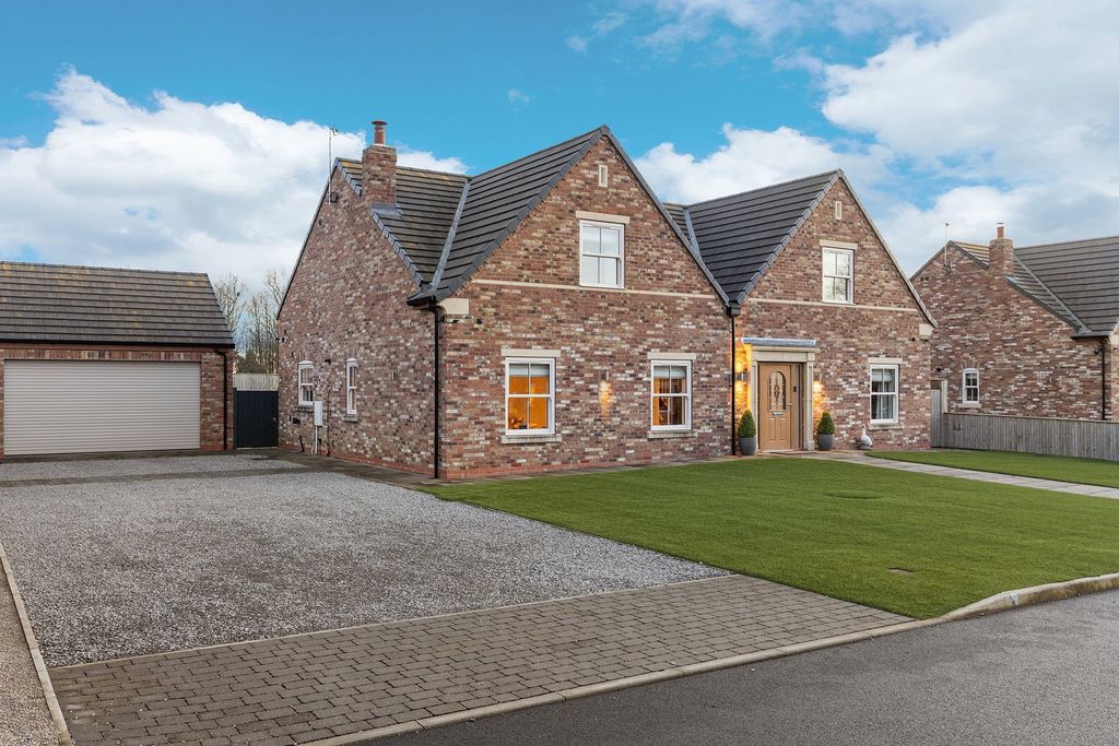 Property photo 1 of 32