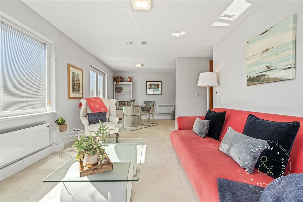 Property photo 3 of 49 Harbour Point, Hern Crabtree (23).Jpg