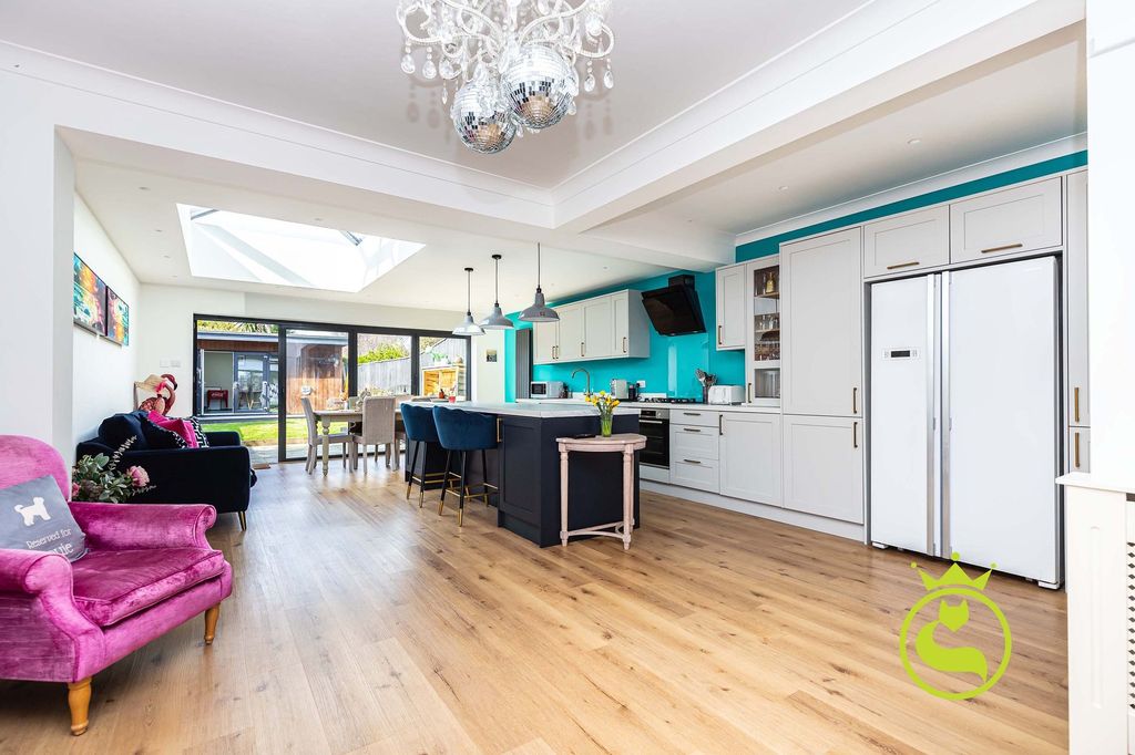 Property photo 2 of 21