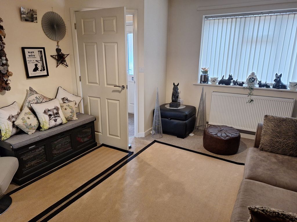 Property photo 3 of 14 Lounge