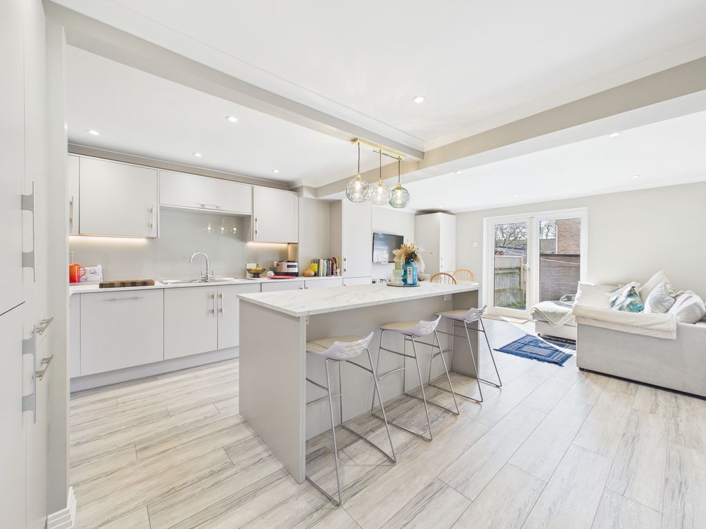 Property photo 2 of 15 Kitchen