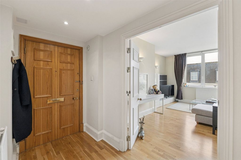 Property photo 3 of 21 Picture No. 03