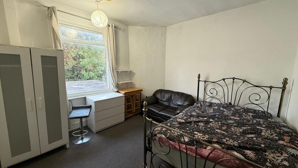 Property photo 2 of 9 Bed Room + Living Room