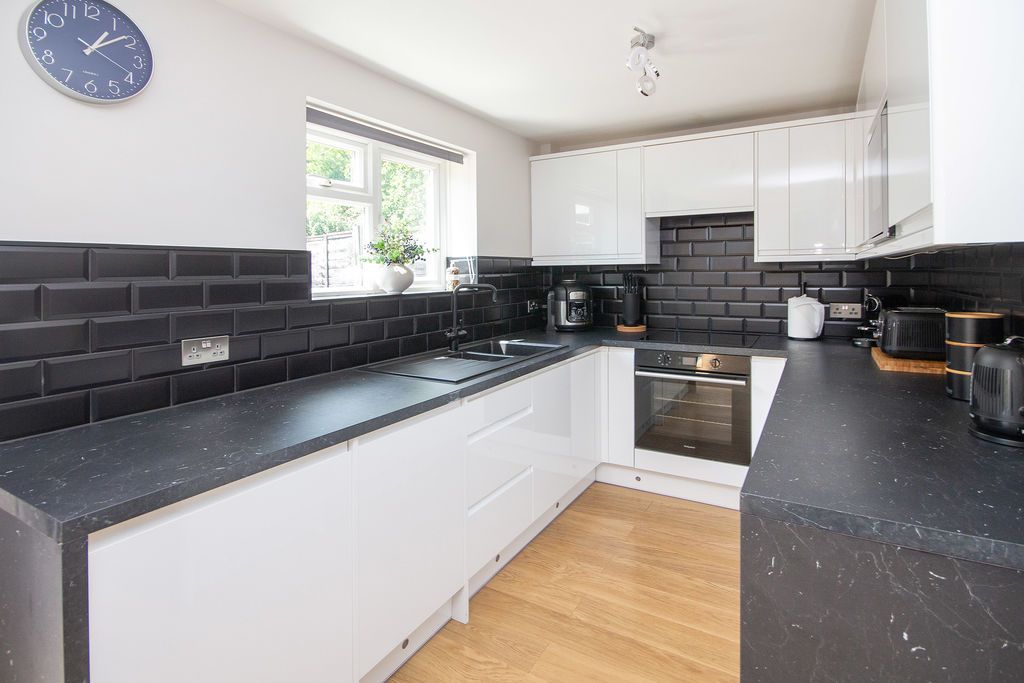 Property photo 3 of 13 Kitchen