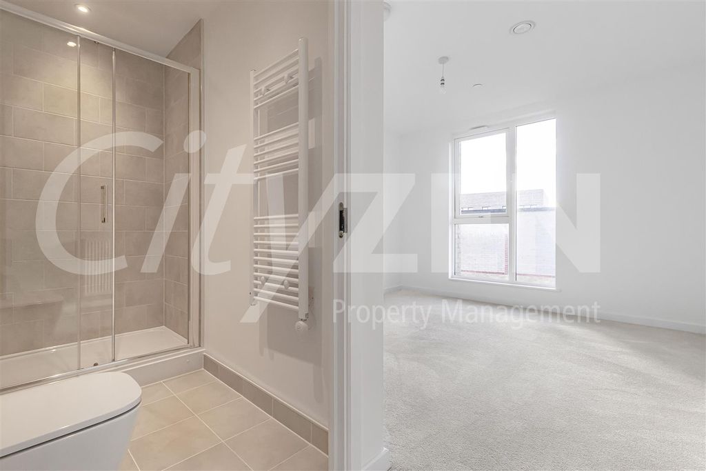 Property photo 3 of 23 En-Suite/Bedroom