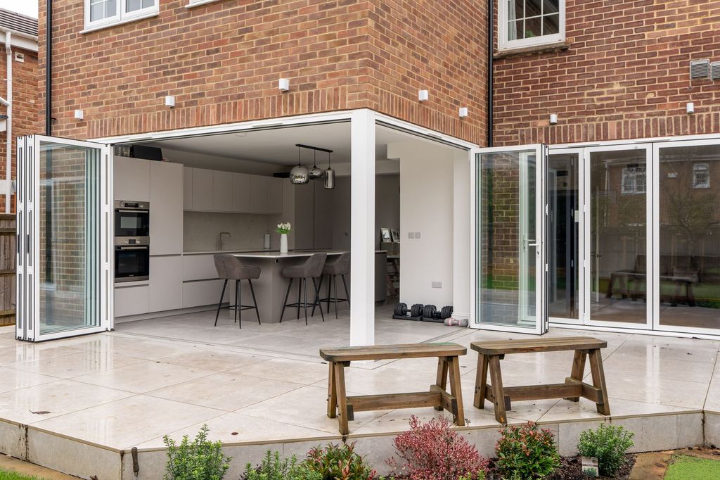 Property photo 3 of 21 Kitchen