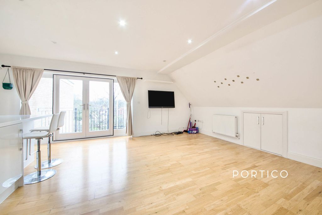 Property photo 3 of 10 Pbox-Img.Jpg
