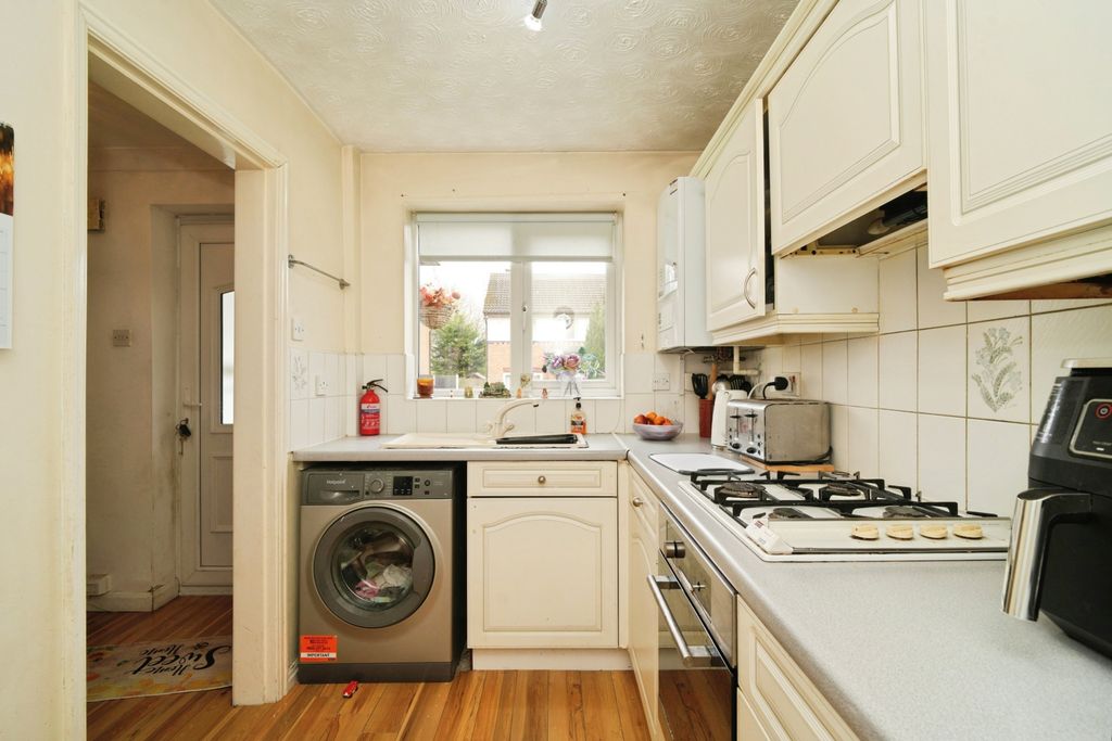 Property photo 3 of 15 Kitchen