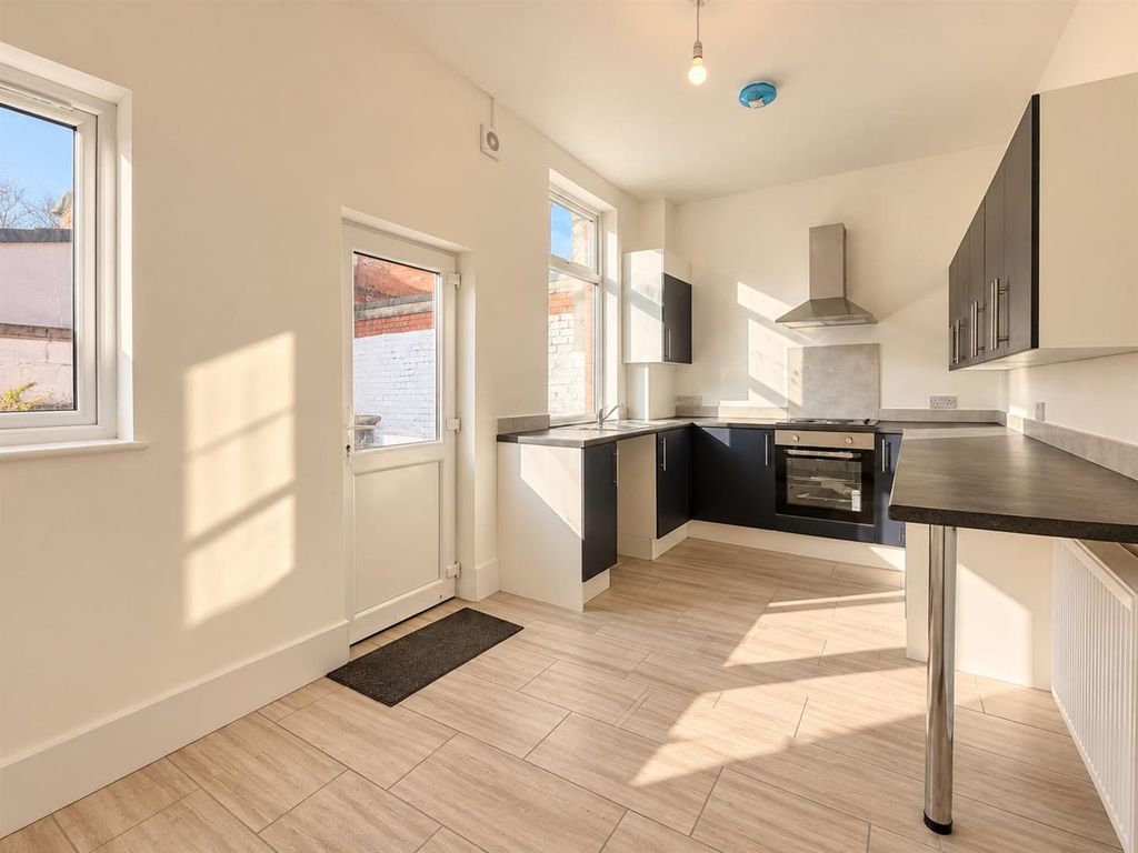Property photo 1 of 10 6