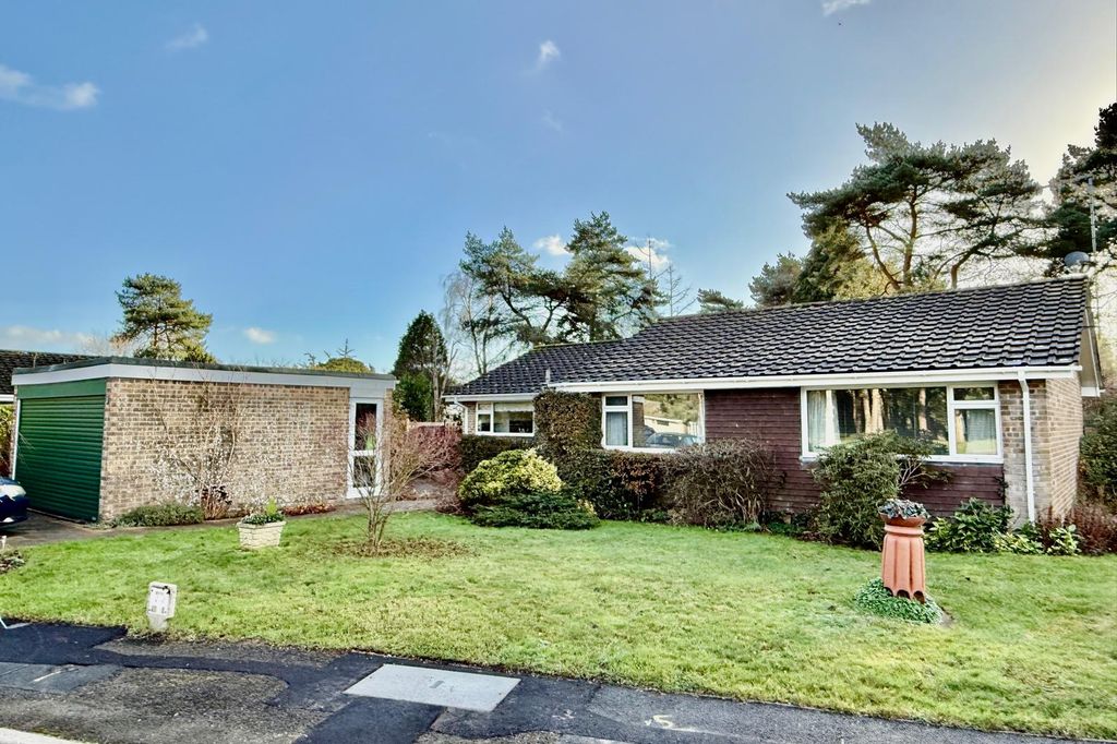 Property photo 1 of 38 3 Bedroom Detached Bungalow
