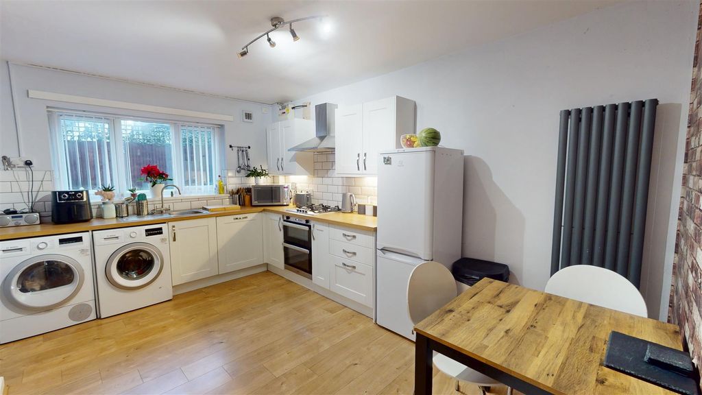 Property photo 2 of 19 Dining Kitchen