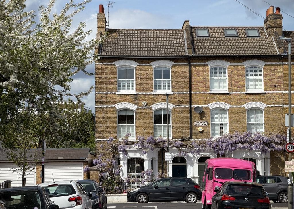 Property photo 2 of 20