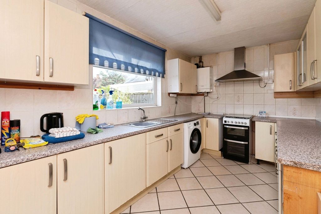 Property photo 3 of 15 Kitchen