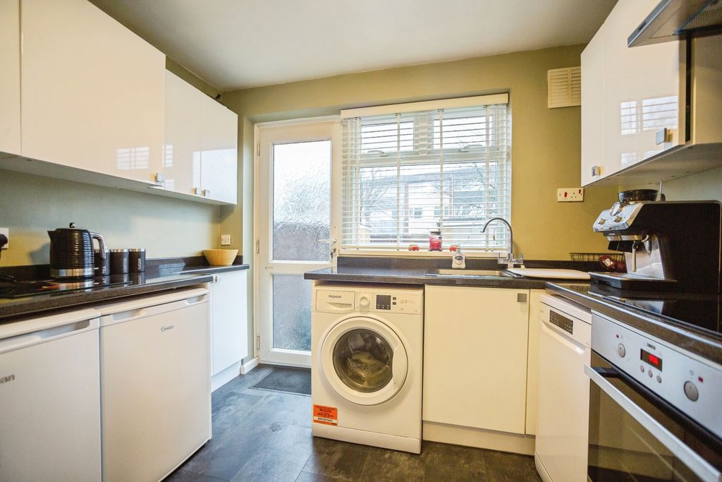 Property photo 3 of 16 Kitchen