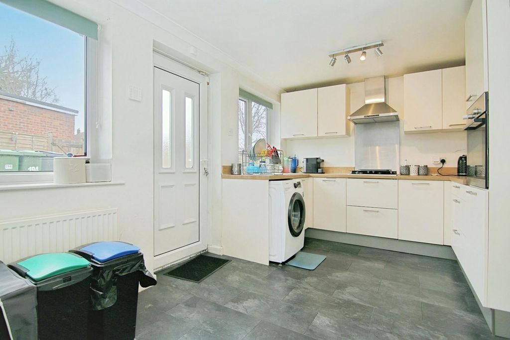 Property photo 3 of 14 Kitchen