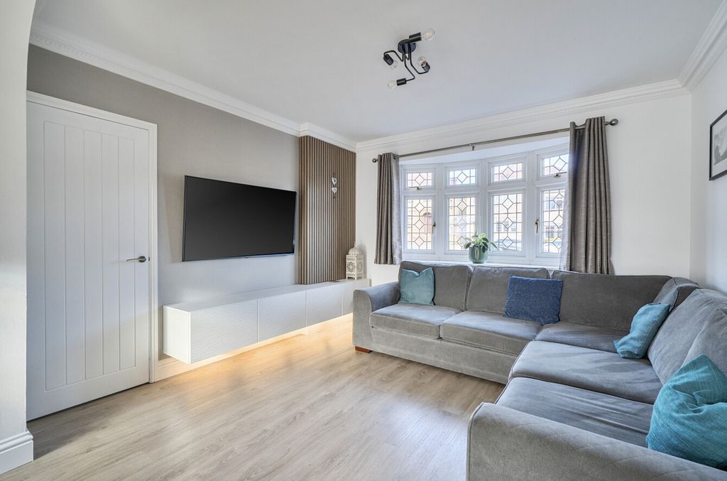 Property photo 2 of 20