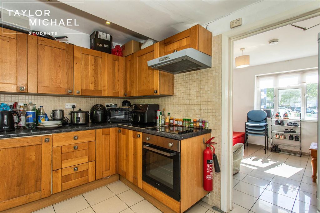 Property photo 2 of 16 Kitchen