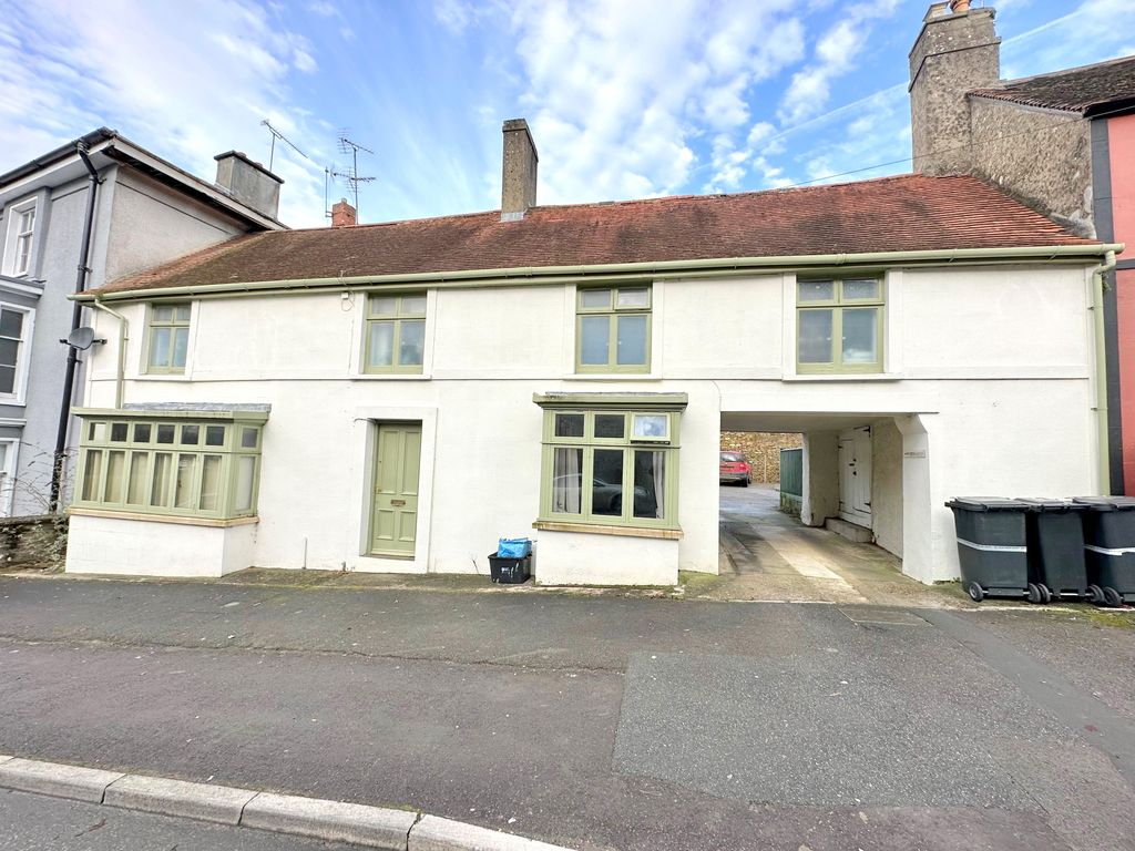 Property photo 1 of 12
