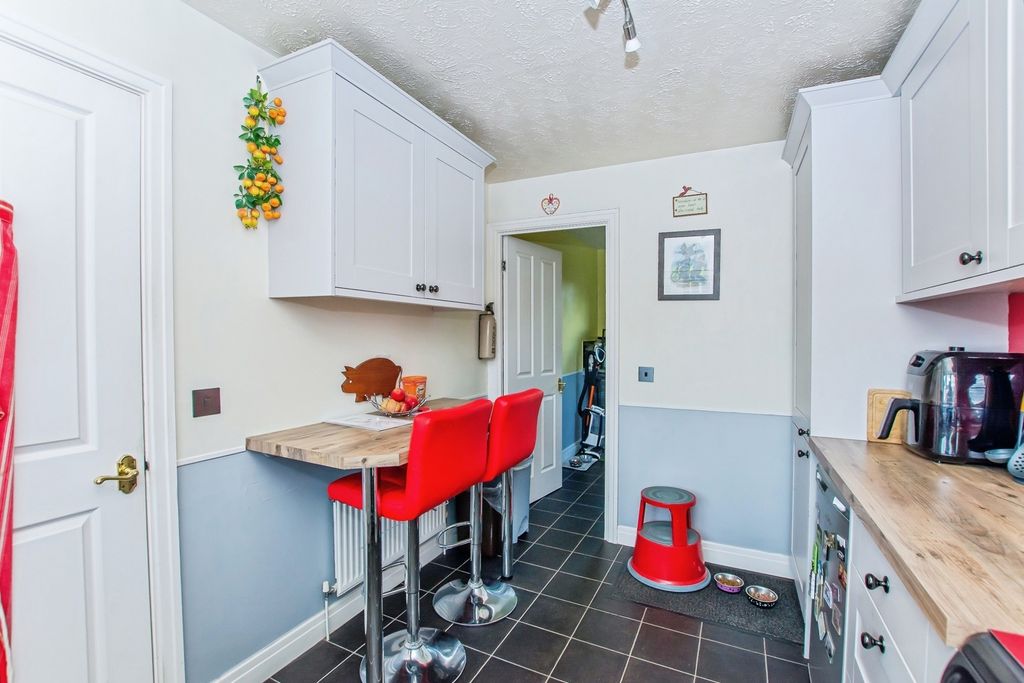 Property photo 3 of 17 Photo