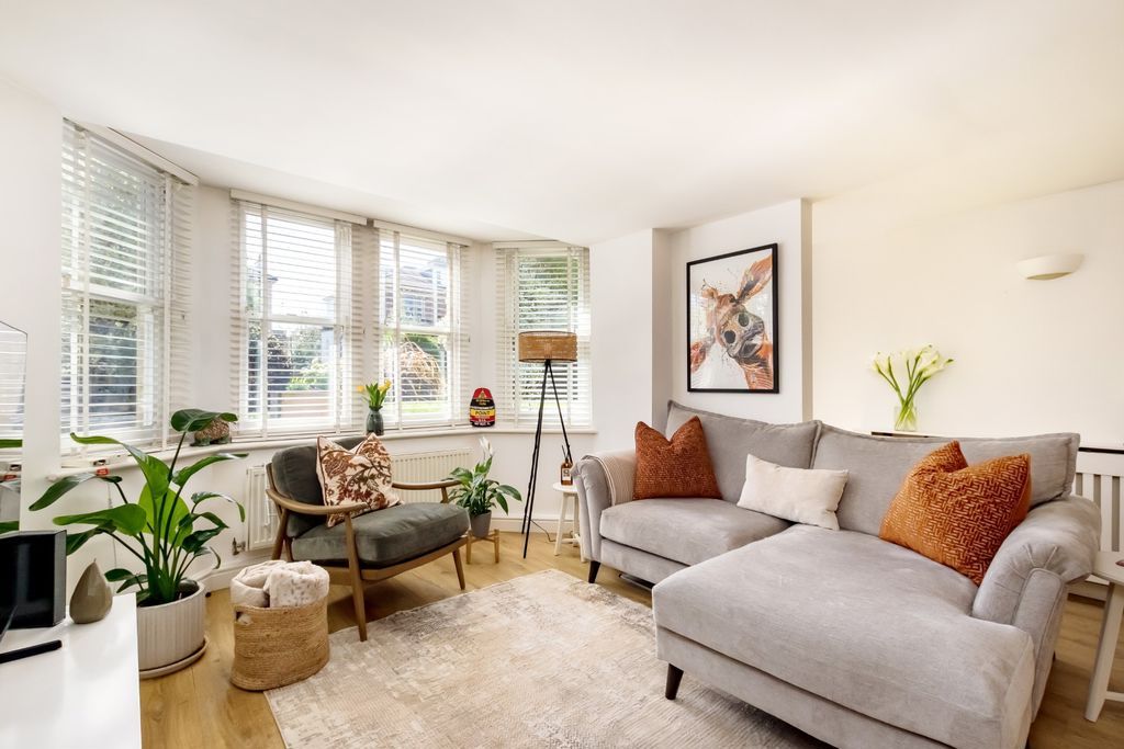 Property photo 2 of 14 Sitting Room