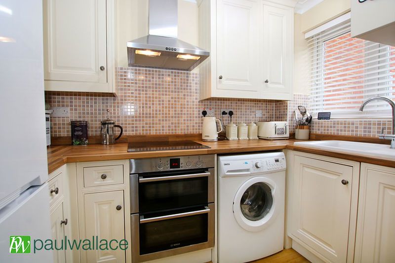 Property photo 3 of 11 Kitchen