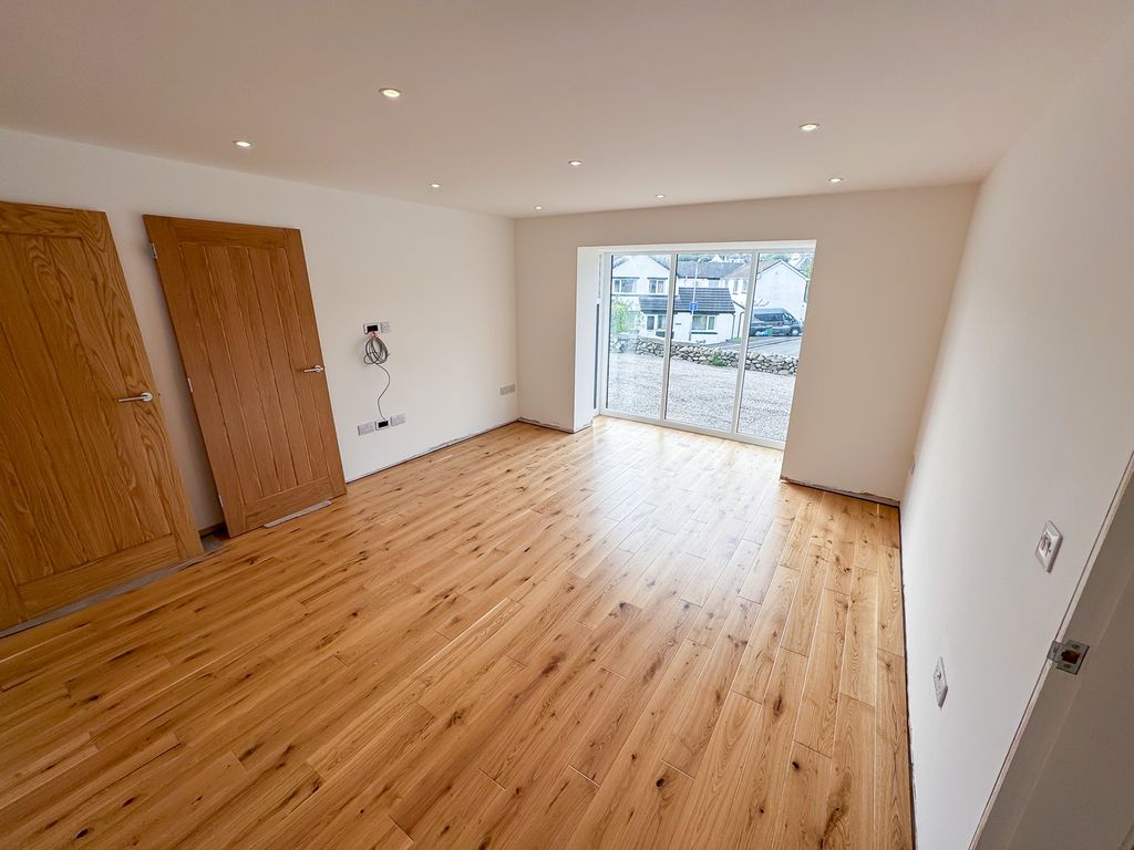 Property photo 3 of 31