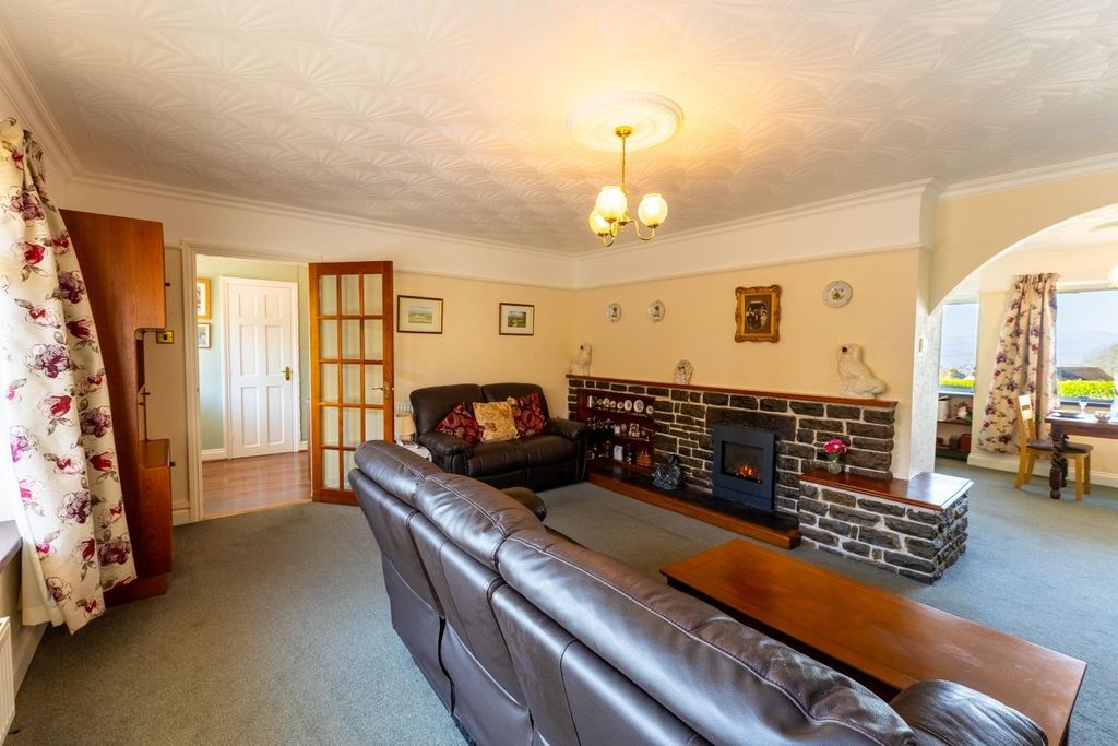 Property photo 2 of 30