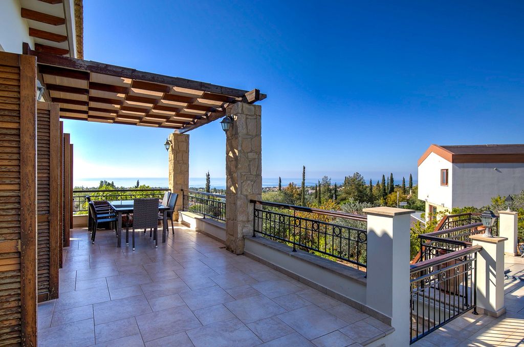 Property photo 3 of 38